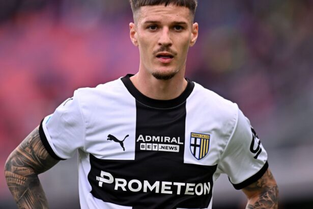 ce oferta a facut fiorentina pentru dennis man e mai putin decat a primit fcsb ul de la parma 67901679a2c88