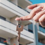 ce poate face chiriasul care este dat afara abuziv dar proprietarul a carei locuinta este ocupata ilegal si fara niciun beneficiu 679977f85d309