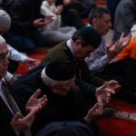 credinciosii musulmani sarbatoresc noaptea de mirac care marcheaza ascensiunea profetului muhammed 679642a660e02