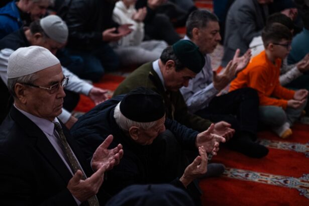 credinciosii musulmani sarbatoresc noaptea de mirac care marcheaza ascensiunea profetului muhammed 679642a660e02