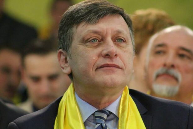 crin antonescu si a suspendat candidatura la alegerile prezidentiale 677bee3e26121