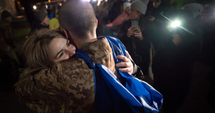 cum santajeaza rusii familiile prizonierilor ucraineni pentru a deveni spioni sotul tau este torturat si e vina ta 6787503105015