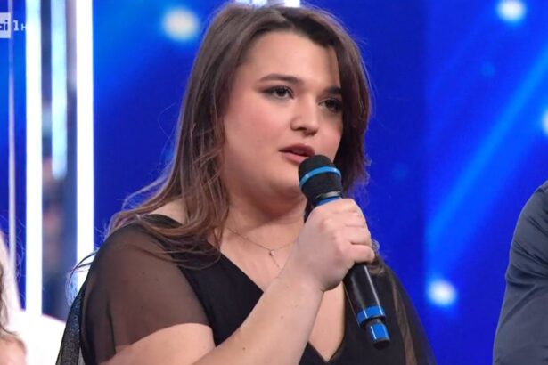 denisa curtasu romanca din targoviste care a castigat o etapa a show ului de pe strada pe scena de la rai 1 si a intalnit mama dupa 5 ani 678b9b99408ff