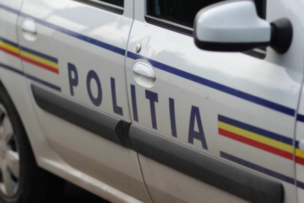 doi barbati retinuti de politistii constanteni acestia au talharit un barbat de bani si telefon 679a4323a1585