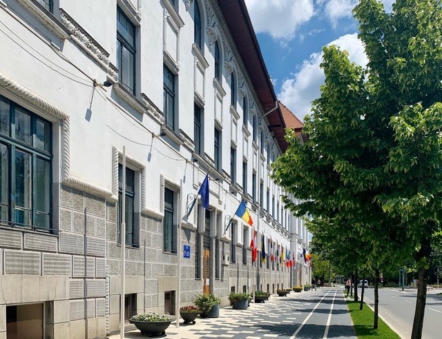 dominic fritz anunta posibile restructurari in primaria timisoara din pacate sunt si oameni care n au ce cauta acolo care sunt prea comozi si stau pe un salariu bun platit din bani publici 679b6ff83ab50