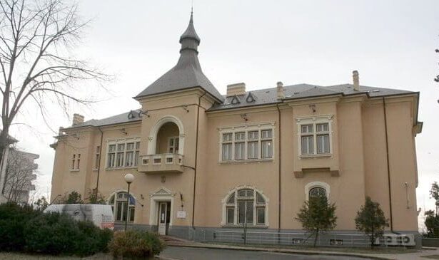 doua familii vecine s au judecat opt ani pentru o parte de locuinta dupa dezmembrarea acesteia insa in cele din urma au renuntat la proces 67942e5b94453