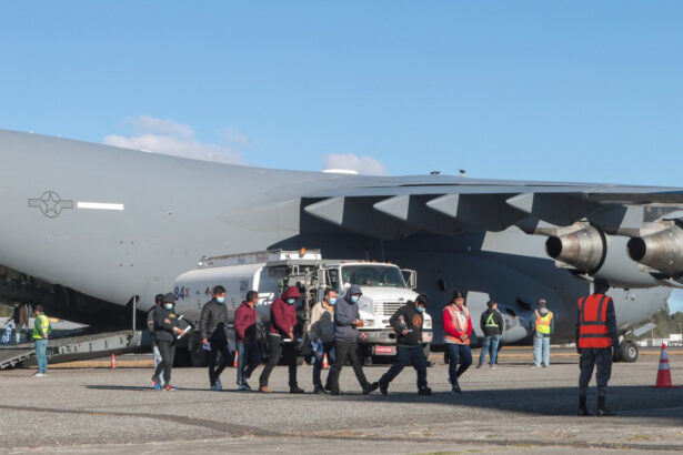 dupa mexic si columbia interzice intrarea unor avioane americane cu migranti expulzati 679673392167f
