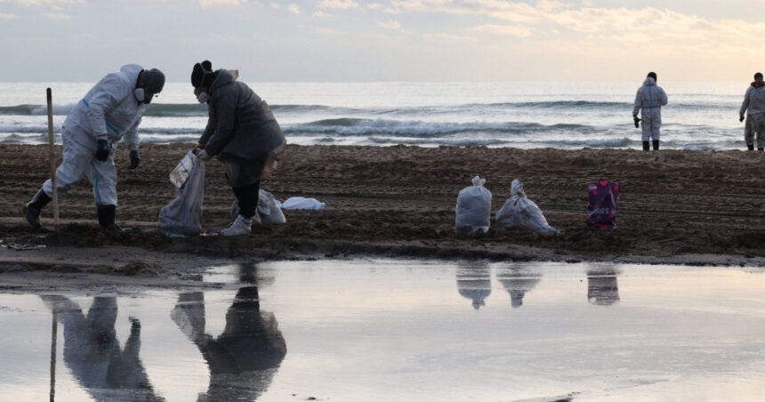 efectul poluarii uriase cu petrol de la marea neagra rusii isi schimba planurile de vacanta si anuleaza rezervarile din statiuni 6795cd211b51b