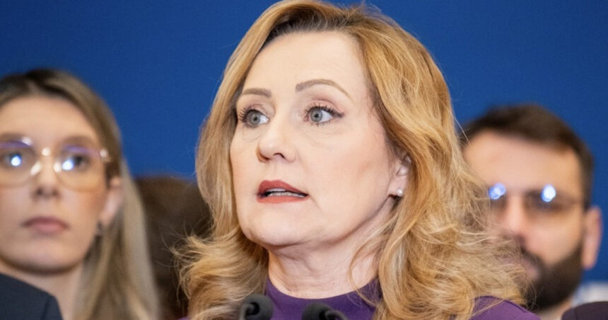elena lasconi mesaj la o luna de la anularea alegerilor klaus iohannis si cei de la varful statului roman ne datoreaza explicatii 677bcab37e580