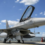 escadrila 48 vanatoare este acum completa inca un avion f 16 fighting falcon a ajuns din norvegia la baza 71 aeriana campia turzii 679bc9fadf769