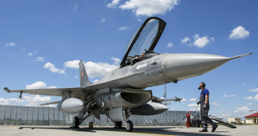 escadrila 48 vanatoare este acum completa inca un avion f 16 fighting falcon a ajuns din norvegia la baza 71 aeriana campia turzii 679bc9fadf769