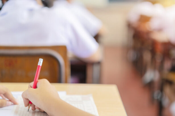 exclusiv ministrul educatiei vrea interzicerea predarii prin dictare sau copiere din manual masura trebuie sa fie drastica 67878acecb77f