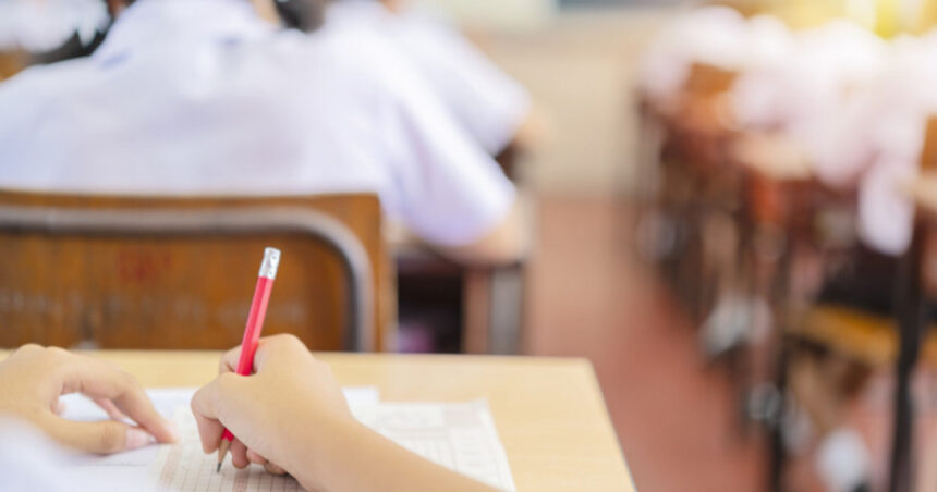 exclusiv ministrul educatiei vrea interzicerea predarii prin dictare sau copiere din manual masura trebuie sa fie drastica 67878acecb77f