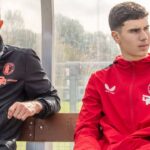 fiul lui robin van persie a semnat contract pe trei ani pentru fiul fostului mare atacant 678628a2564a6