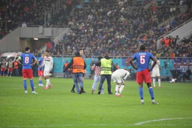 foto exclusiv ce s a intamplat in repriza a doua din fcsb manchester united starul englezilor luat prin surprindere de un roman 679bfafb7acb4