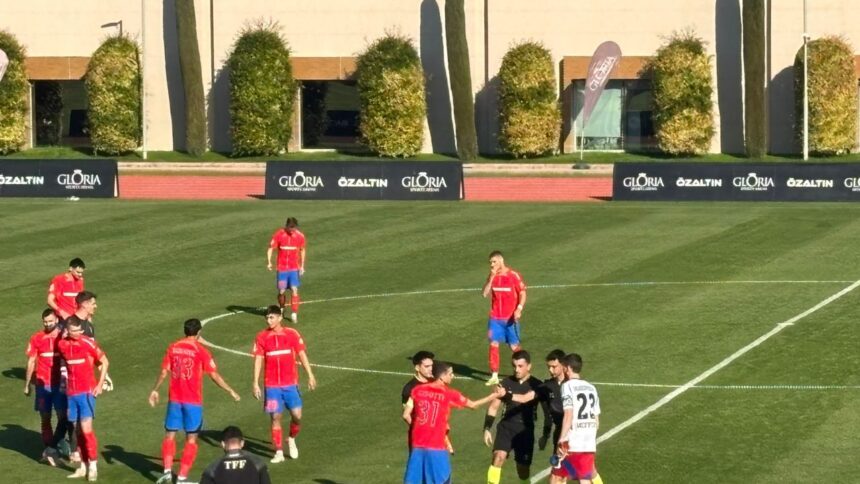foto exclusiv mircea lucescu in tribune la meciul fcsb ului seful unei rivale ii spioneaza pe campioni 6781140744a03