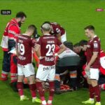 foto giulestiul a amutit a fost scos cu targa din rapid craiova si inlocuit de urgenta 67952ebbd2c1f