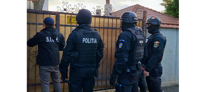 foto interventie cu mascatii dupa organizarea unei tombole ilegale in mediul online 6787ecff4a971