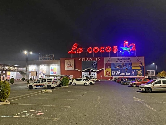 foto lantul romanesc la cocos care a intrat in lupta cu marile supermarketuri se extinde de ziua unirii cu un nou hipermarket sute de persoane au asteptat sa intre 6793606e9ff1b