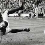 foto si video a murit cel mai tanar debutant din istoria lui manchester united care la 16 ani apara poarta diavolilor rosii 6794c543a8ac0
