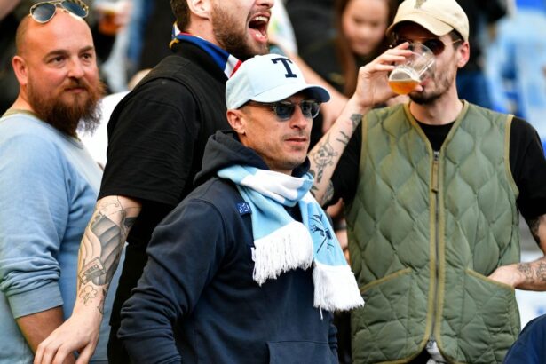 foto stefan radu ironizat in derby della capitale ce banner i au dedicat fanii lui as roma 677bdbec7ea07