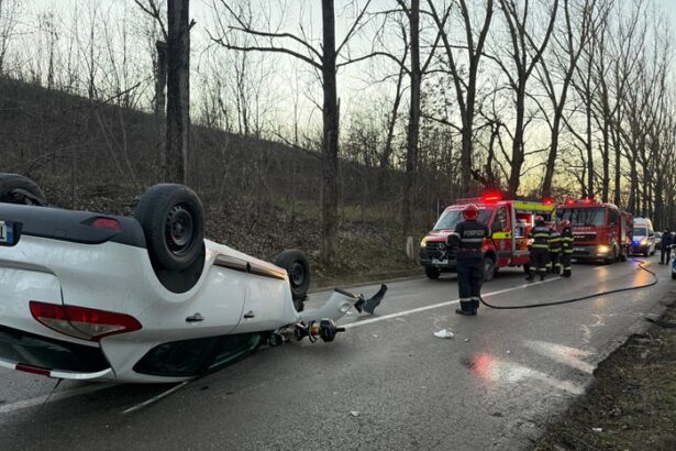 foto video accident la iesire din municipiul tulcea un autoturism s a rasturnat 677e95c6497c2