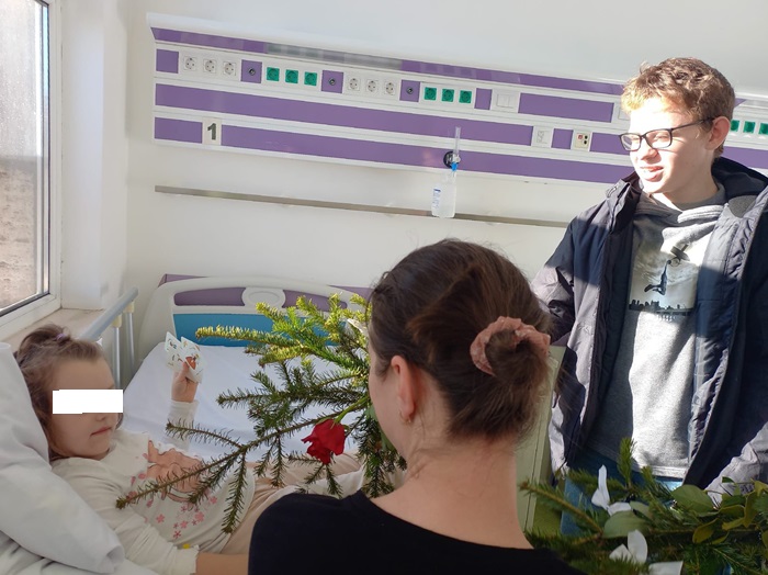foto voluntarii asociatiei suflete deschise au ajuns astazi in prima zi din 2025 la copiii internati la spitalul judetean constanta 6775a1869f4e3