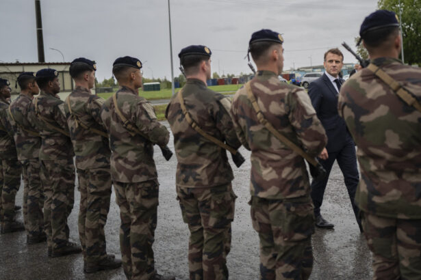franta ia in calcul posibilitatea de a trimite trupe in groenlada macron se intalneste azi cu premiera danemarcei 6798ac911eaaa