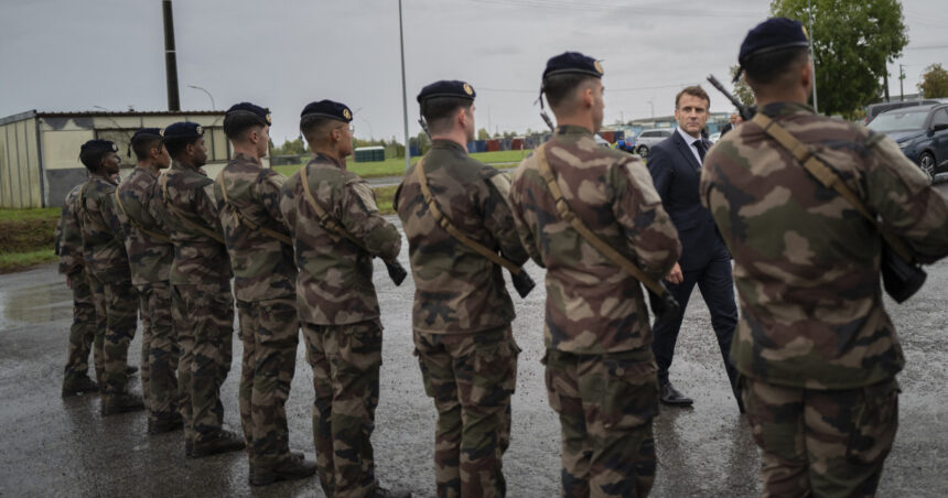 franta ia in calcul posibilitatea de a trimite trupe in groenlada macron se intalneste azi cu premiera danemarcei 6798ac911eaaa