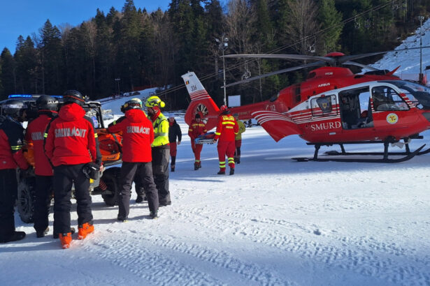 galerie foto accident grav pe o partie din azuga un barbat s a lovit grav la cap a fost solicitat un elicopter smurd 679648477c985