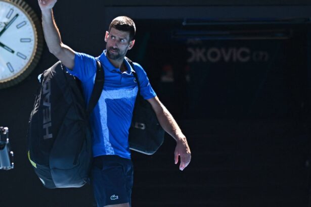 galerie foto ar trebui suspendat pe viata prezentatorul australian care l a insultat pe djokovic in pericol 679b6af6eb6f0