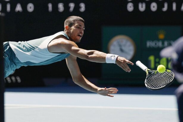 galerie foto australian open 2025 alcaraz si djokovic la un meci distanta de finala din sferturi spaniolul miscari de spiderman 678a3cc62854b