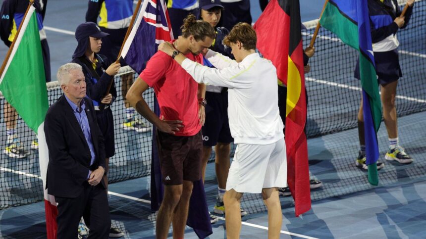 galerie foto momentul finalei australian open 2025 reactia lui sinner dupa ce zverev a inceput sa planga 679624f16ac44