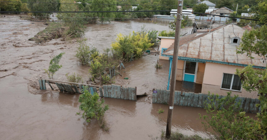 galerie foto persoanele afectate de inundatiile din galati asteapta degeaba noi despagubiri cum e intretinuta aceasta situatie 679c72d7d6465