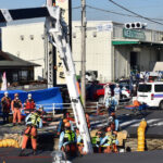 galerie foto peste un milion de japonezi rugati sa nu faca baie sau sa spele rufe pentru salvarea unui sofer cazut intr o groapa de trei zile 679b4ef5be9d5