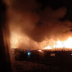incendiu devastator intr o gospodarie din neamt zeci de tone de furaje si cereale au ars pompierii au intervenit timp de sase ore 677a6b331a45f