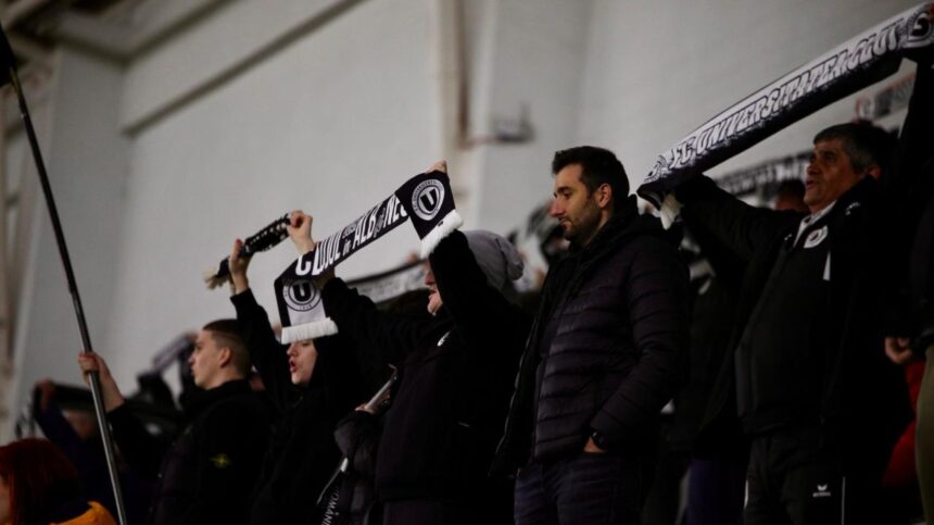 incidente la dinamo u cluj s au luat la bataie intre ei iar jandarmeria a intervenit 6793eb62d54fd