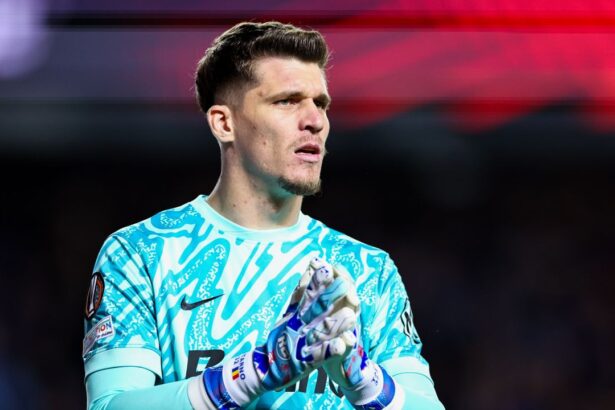 intrebat despre cel mai puternic adversar de la manchester united stefan tarnovanu a rostit un singur nume 679a713dde05d