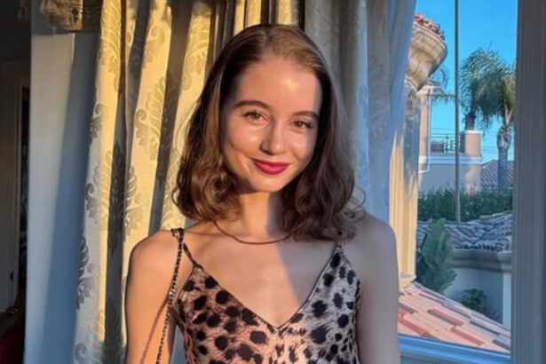 irina columbeanu prima aparitie la 18 ani imbracata intr o rochie foarte decoltata si cu o geanta de zeci de mii de euro a sarbatorit la restaurant 678cae075c6b4