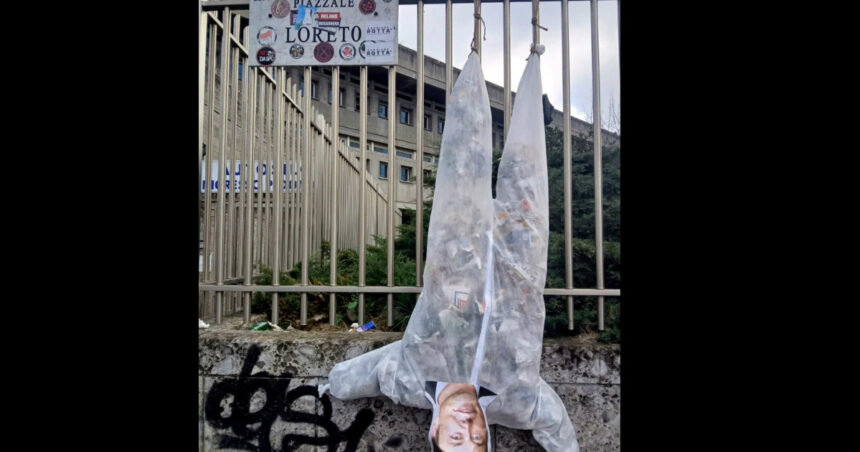 italienii au spanzurat un manechin cu chipul lui elon musk in piata din milano unde a fost executat benito mussolini 67911aee4235d