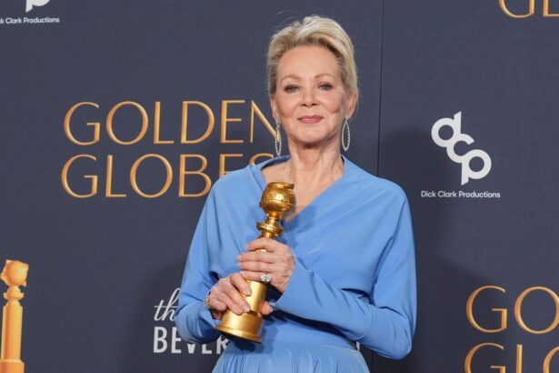 jean smart castigatoare globul de aur 2025 a purtat pe covorul rosu o tinuta creata de un designer roman cat costa rochia 677be5a47477f