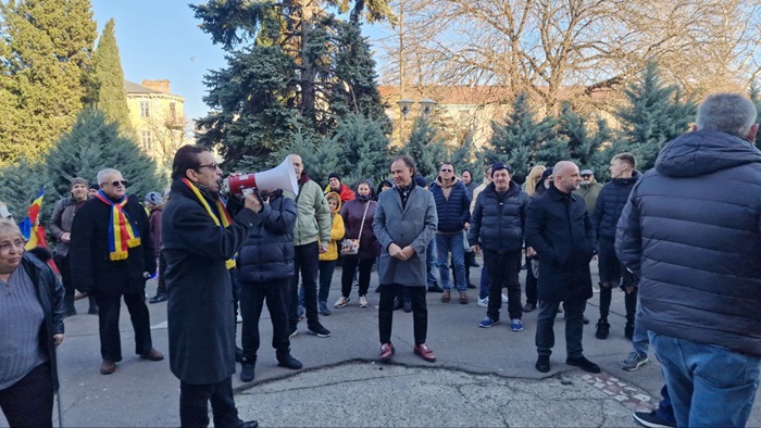 live foto protest la prefectura constanta manifestari organizate simultan in toata tara in loc sa exporte bunuri romania exporta propriii copii in cautarea unui loc de munca 678b9e0795f63