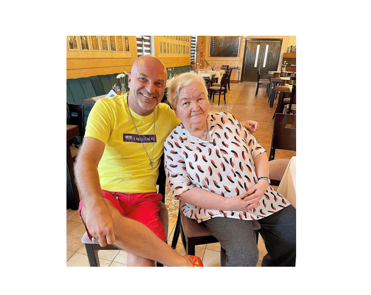 mama lui dan capatos s a stins din viata dupa 54 de ani impreuna pe pamant de acum o eternitate in ceruri sunt sigur ca sunteti din nou fericiti drum lin mama 678d5206b5d14