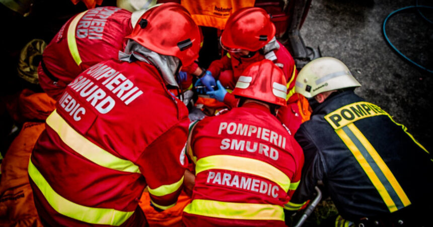 Microbuz răsturnat la Suceava, cu șapte persoane la bord. Activarea Planului Roșu de Intervenție: Un mort și cinci răniți. 1 microbuz cu sapte persoane rasturnat la suceava planul rosu de interventie a fost activat un mort si cinci raniti 6777a94b8c293