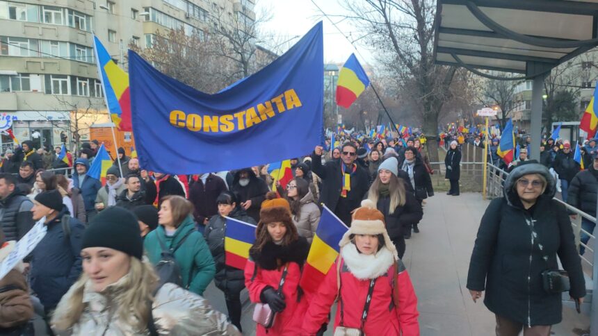 mii de oameni la protestul aur se striga turul doi inapoi jos iohannis libertate video 6783d8f7a0263