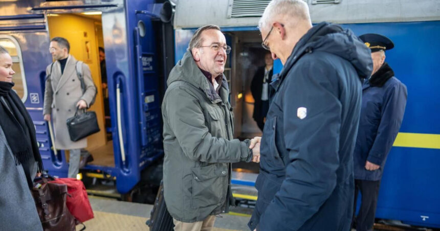 ministrul german al apararii a mers intr o vizita surpriza la kiev vom continua sa sprijinim activ ucraina 678625bf3d002