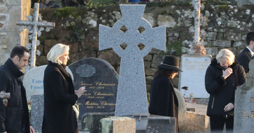 mormantul liderului francez de extrema dreapta jean marie le pen a fost vandalizat 679cee954bb39