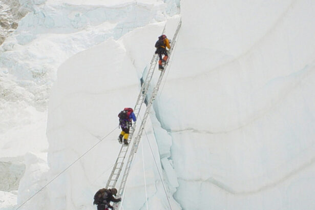 nepal majoreaza taxele de permis pentru alpinisti cat costa o urcare pe muntele everest cel mai inalt depozit de gunoi din lume 6791f1c76d884