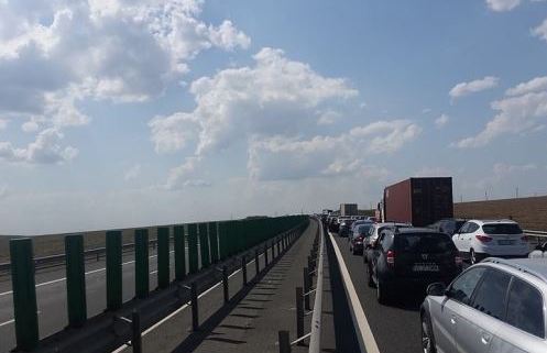 o masina a luat foc pe autostrada a2 bucuresti constanta traficul rutier restrictionat 678d13da989fd