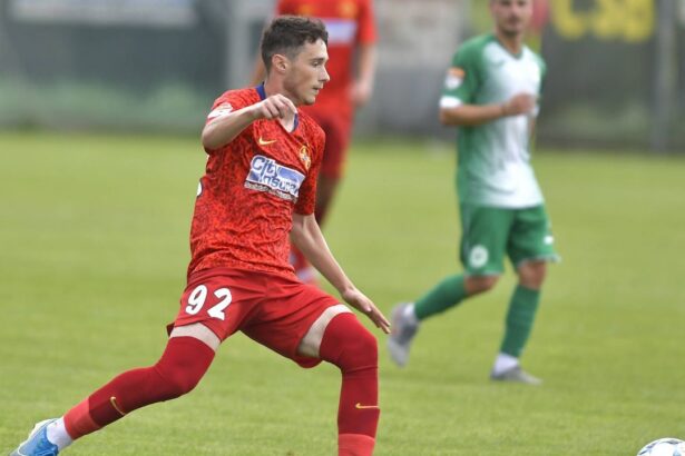 oficial atacantul minune de la fcsb vazut drept urmatorul roman din serie a dat afara acum de la echipa din liga 3 677d0a41a8da5